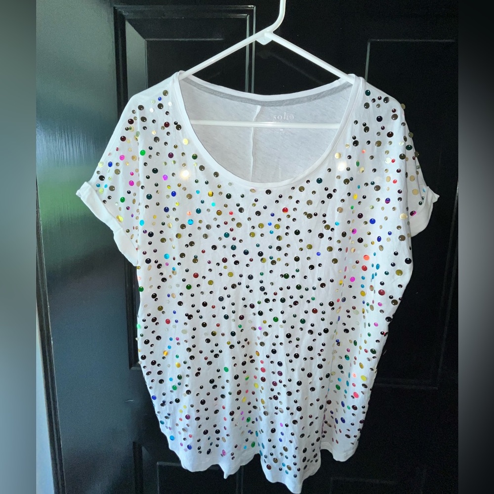 EUC NY&CO SOHO JEANS SEQUINED TEE - SIZE LARGE